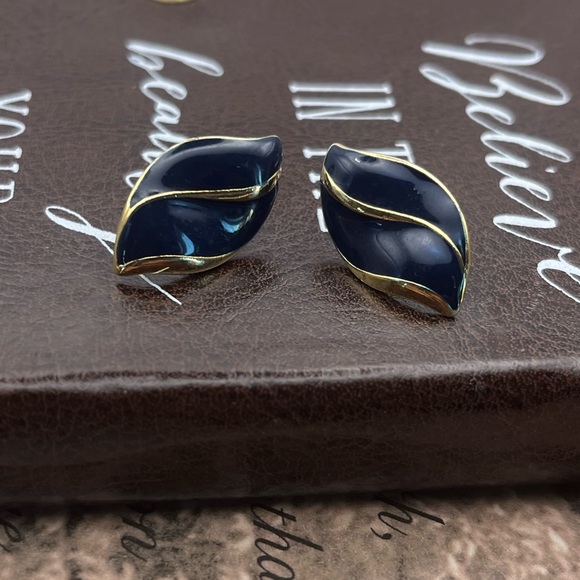 Vintage Jewelry - Vintage 1990s Elegant Gold and Blue Leaf Stud Earrings
